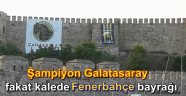 Bozcaada Kalesi'nde Fenerbahçe'nin başkanlık seçimlerine yönelik bayrak asıldı