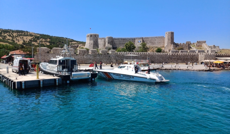 Ayazma’da Şişme Botla Denize Açılan 4 Genç Sahil Güvenlik Tarafından Kurtarıld