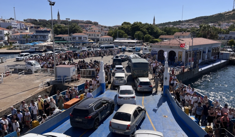 Bozcaada’ya Bayram Tatilinde 8700 Araç Giriş Yaptı