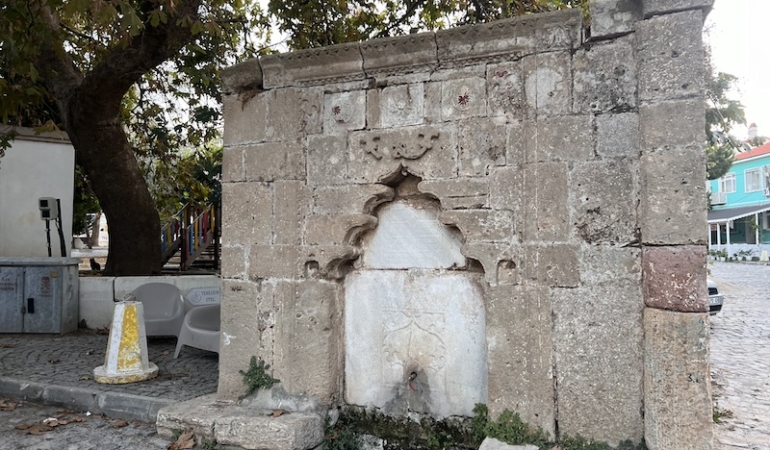 Bozcaada Belediyesi adadaki tüm çeşmelere kör tapa taktı