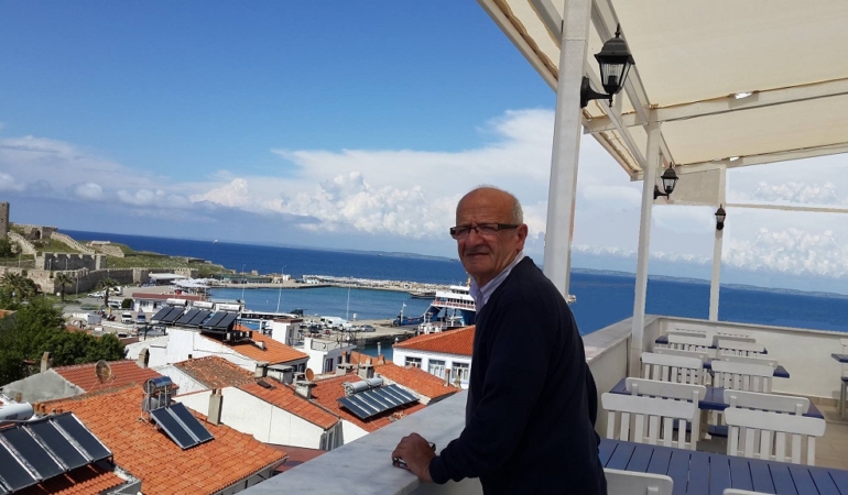 Bozcaada’nın Tanınan İsmi Ali Erdinç 77 Yaşında Hayatını Kaybetti