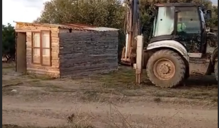 Belediye uzun yıllar sonra kaçak yapıların yıkımına başladı, ancak yanlış yerden başladı!