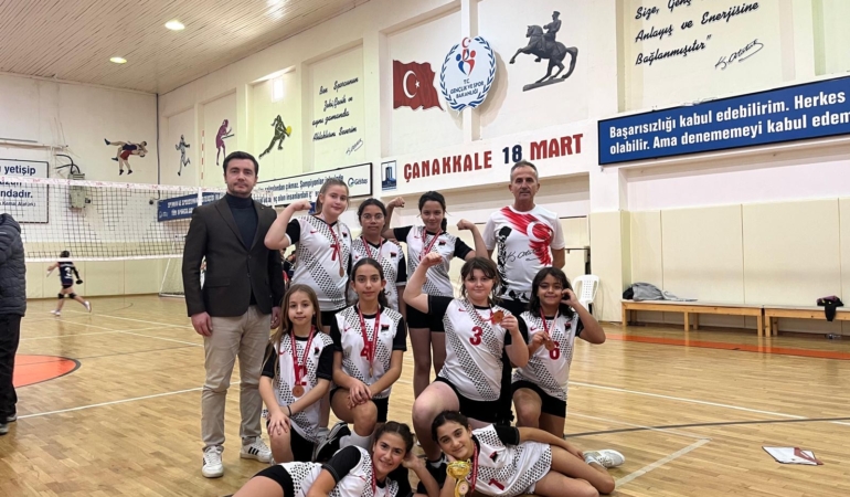 Bozcaada’lı Küçük Kızlar’dan büyük başarı!