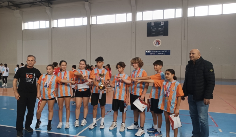 Bozcaadalı Öğrenciler Korfbol Turnuvasında Büyük Başarı Elde Etti