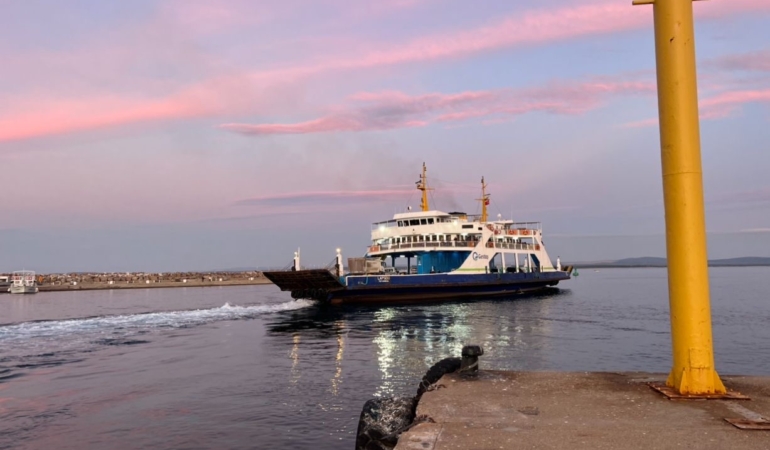 Bozcaada’da Lodos Nedeniyle Feribot Seferleri İptal Edildi