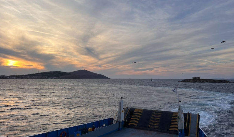 Bozcaada’da Lodos Etkisi Feribot Seferlerine İptal