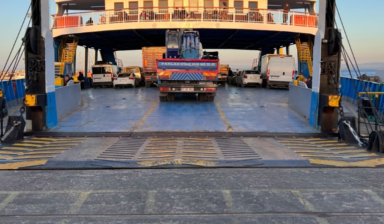 Bozcaada’da Sert Poyraz Sebebiyle Feribot Seferleri İptal