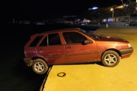 bozcaada-otomobili-denize-düsüyordu