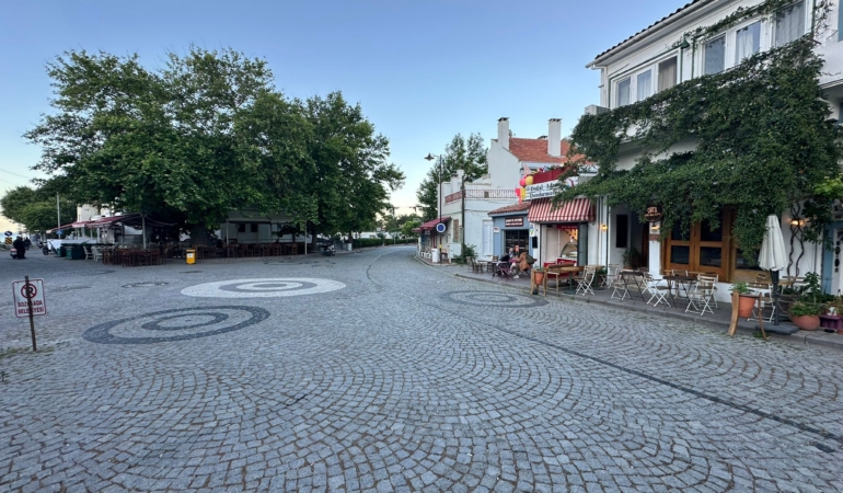 Bozcaada Belediyesi Tabela Yönetmeliği’ni Uygulamaya Başladı