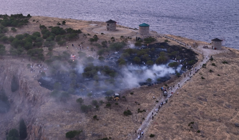 Bozcaada’da yel Değirmenler’inde yangın