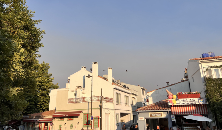 Bozcaada Belediyesi Gürültü Kirliliğine Ceza Yağdırıyor