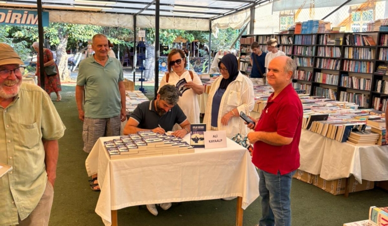 Bozcaada’da Edebiyat Rüzgârı Esiyor