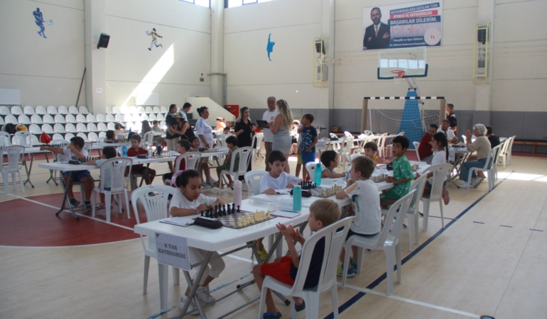 Bozcaada’da ilk kez profesyonal satranç turnuvası düzenlendi