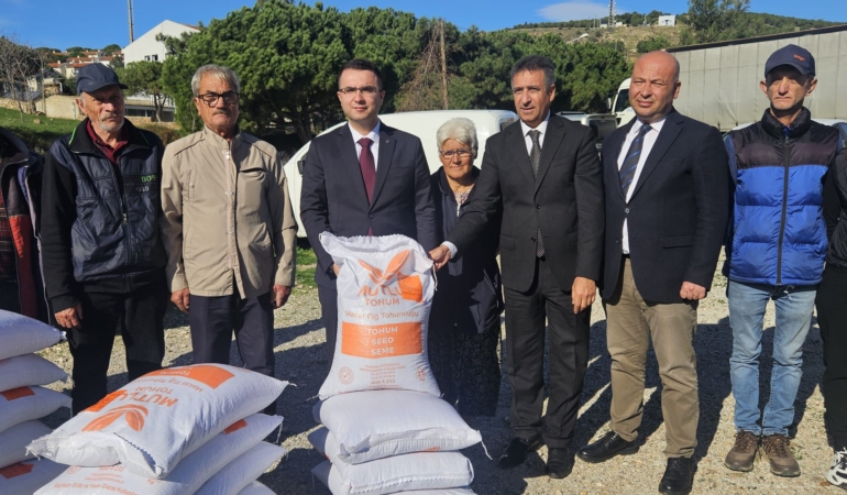 Bozcaada’da yem bitkisi tohumu dağıtıldı