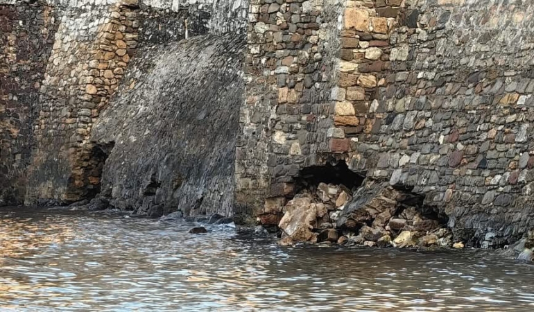 Bozcaada Kalesi’nde çökmeler devam ediyor