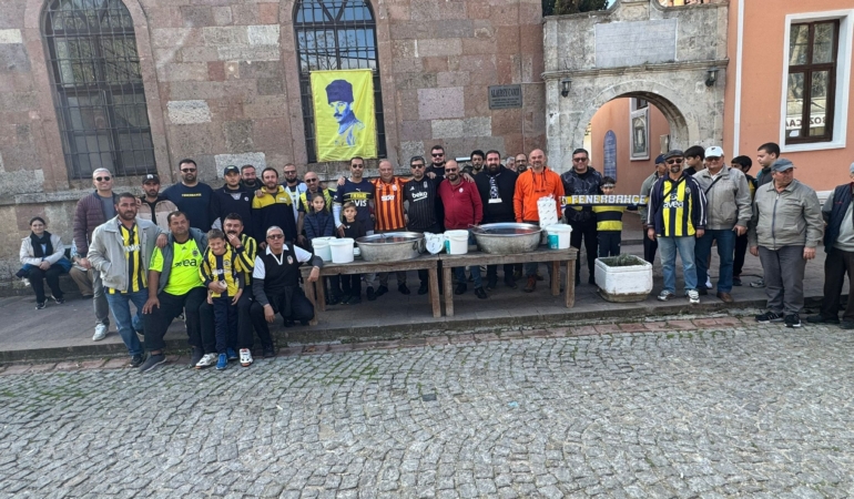 Bozcaadalı taraftarladan Atatürk ve silah arkadaşları için hayır etkinliği