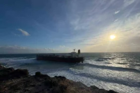 bozcaada-gemi-karaya-oturdu