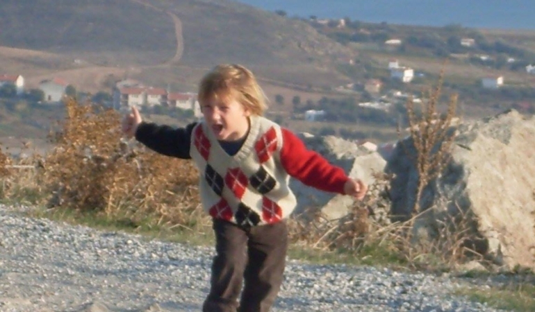 Memet Ada’nın Yarım Kalan Hayali Adalı Çocukların Kitaplığında Gerçek Oluyor