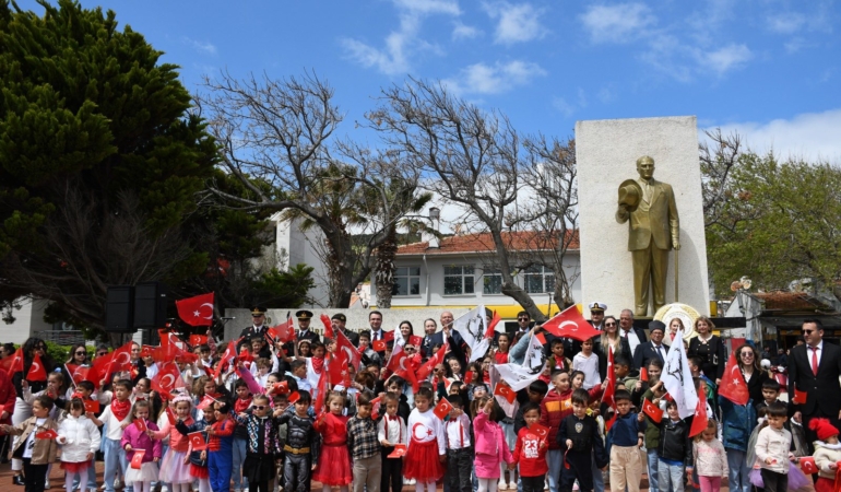 Bozcaada’da 23 Nisan Coşkusu