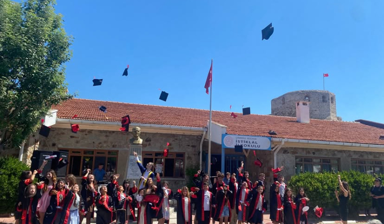 Bozcaada’da 167 Öğrenci Karne Heyecanı Yaşadı