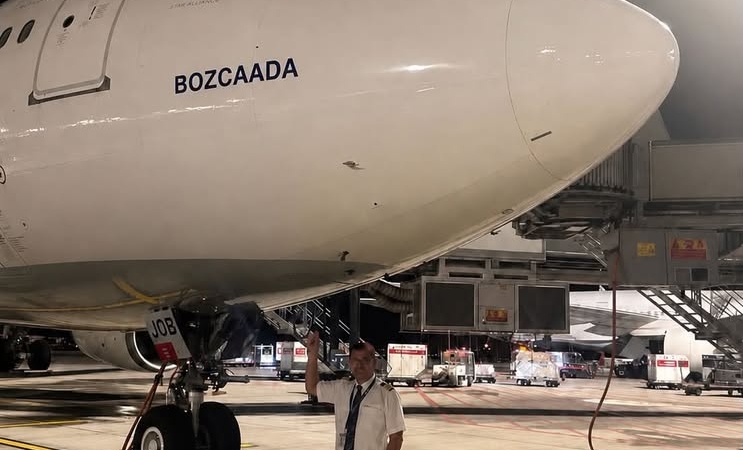 Kaptan Pilot Okan Atik’ten “Bozcaada” Uçağıyla Selam